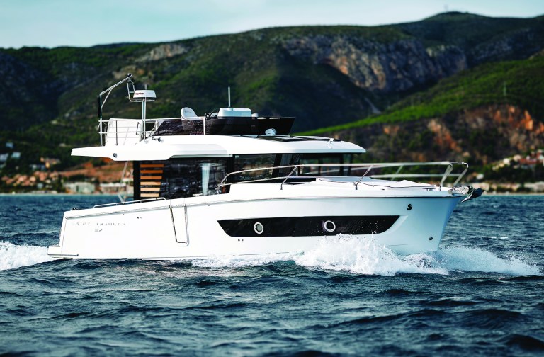 feat_Beneteau Swift Trawler 37 Beneteau Swift Trawler 37